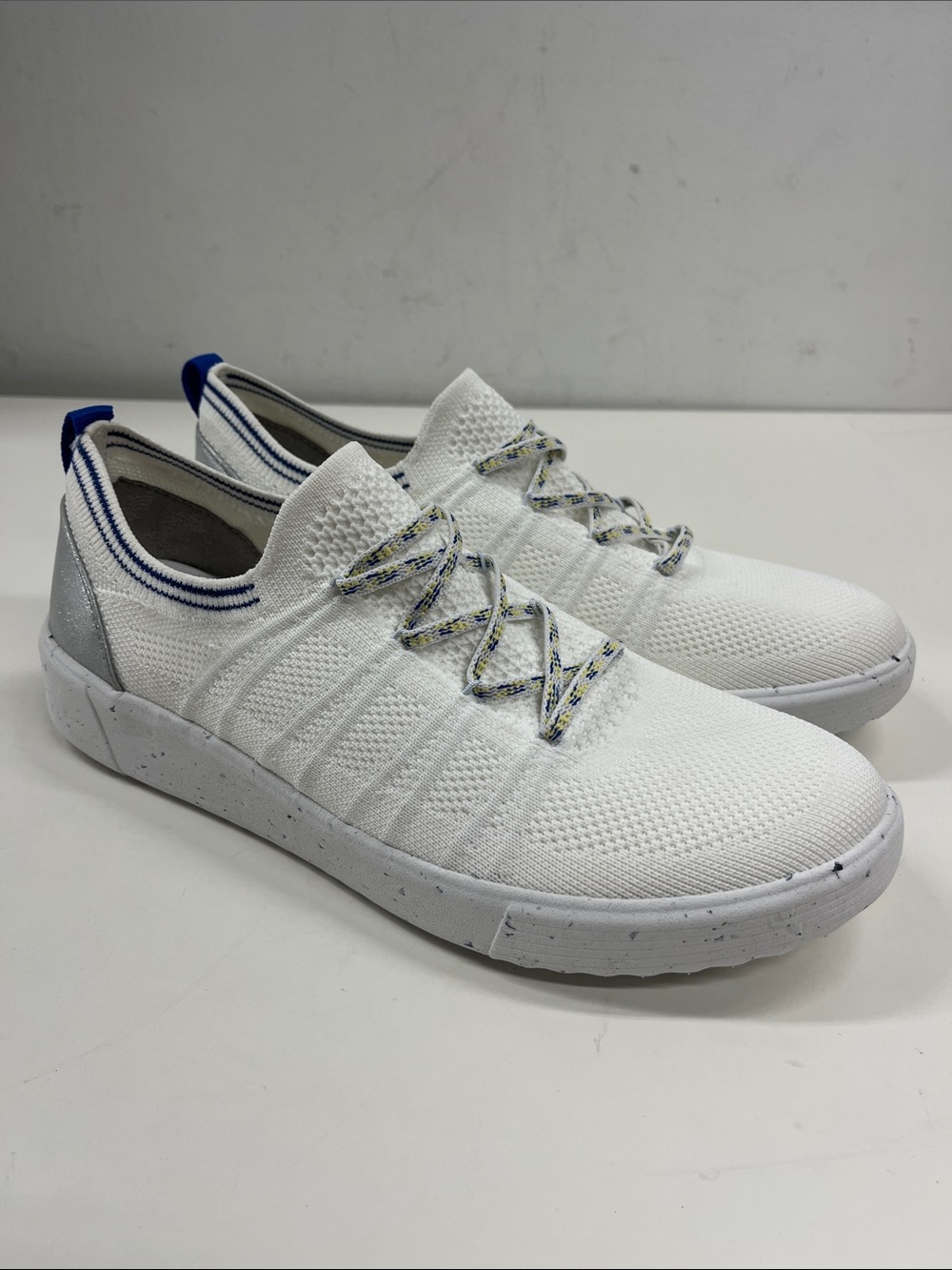 New Bzees March On Sneaker in White Size 9